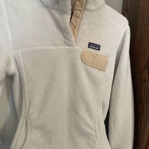 Patagonia pullover sweatshirt. Girls size L. Great condition. White/ cream